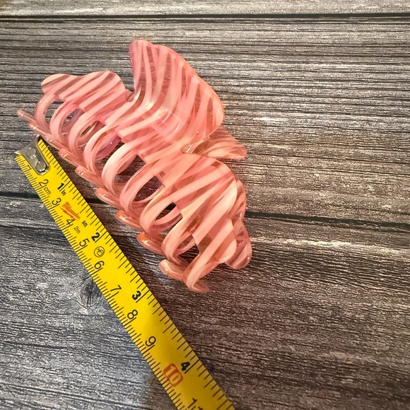 NWOT Free People Pink & White Hair Claw Clip - Picture 6 of 6